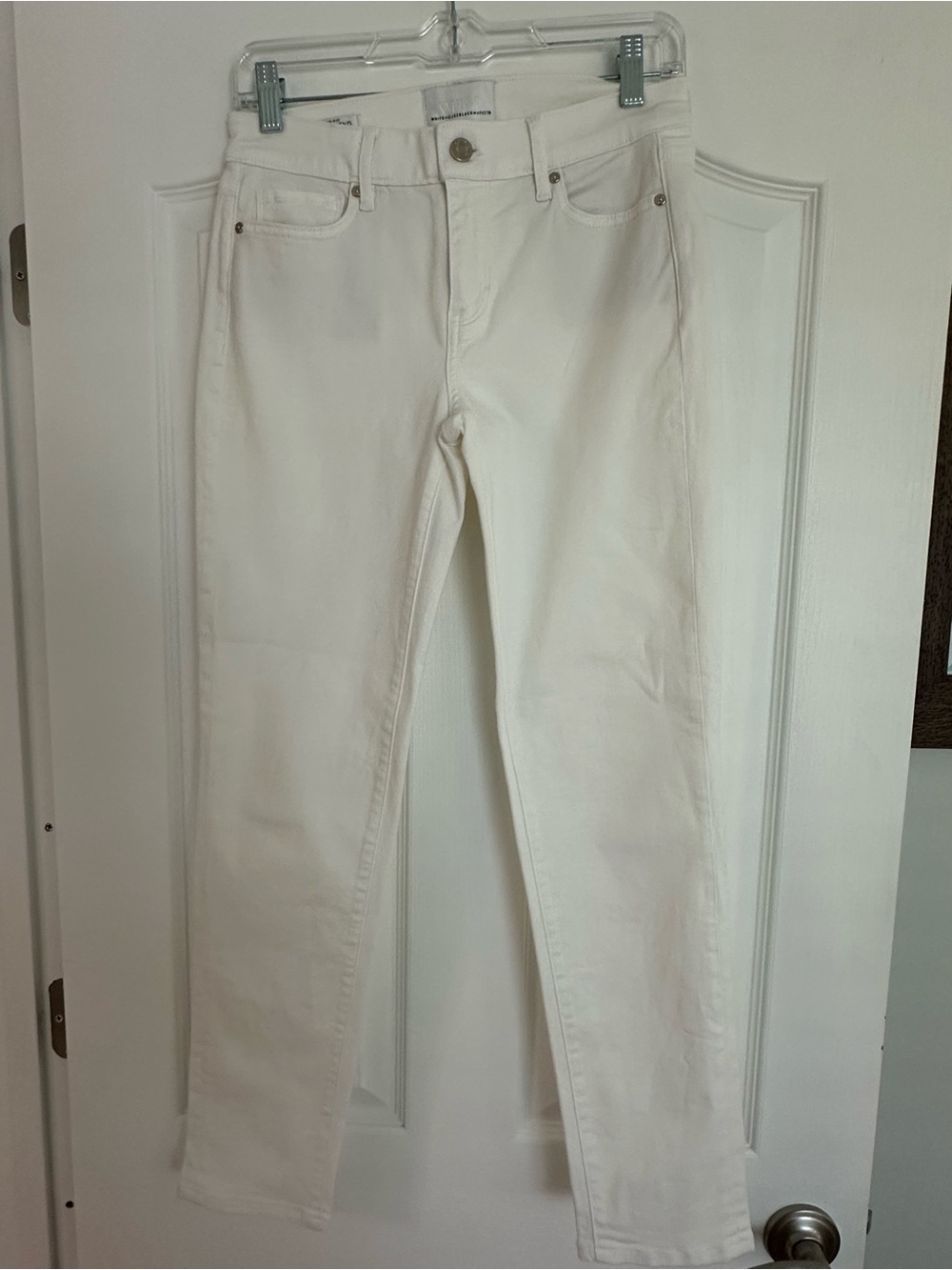 White House Black Market NWOT Mid-Rise “Girlfriend” White Jeans!